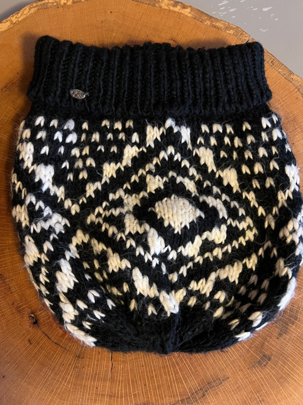 American Eagle Outfitters Knit Distressed Black and White Heart Print Beanie - Picture 7 of 16